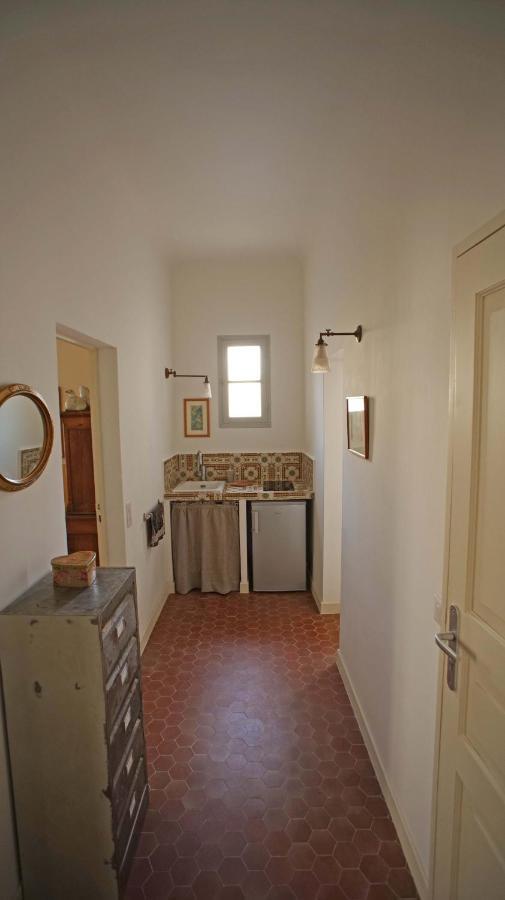 Au Coin De La Roquette * Arles